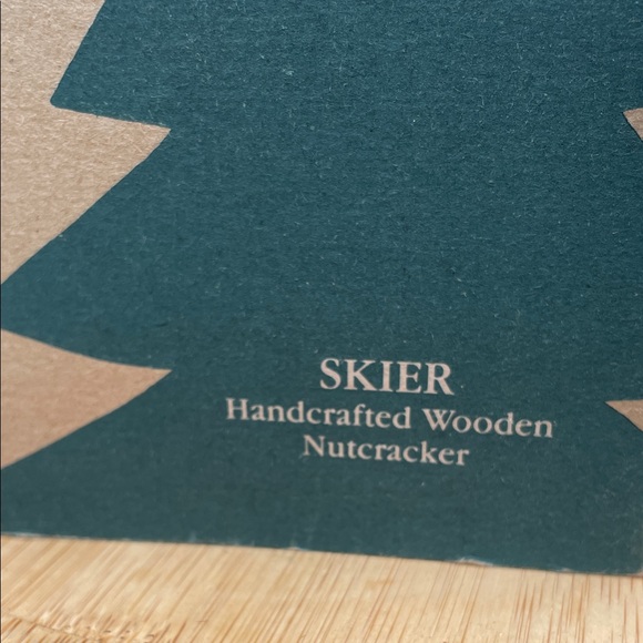 Wooden Nutcracker with Skis and Poles 1992 - Picture 5 of 6